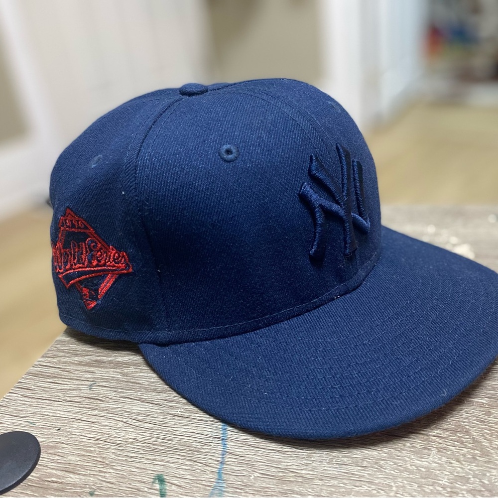 Navy yankees fitted cap size 7 Baseball Cap with Red Patch